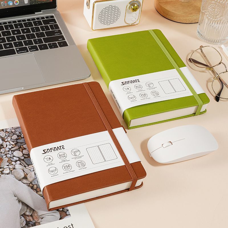 Notebook Dotted A5 - دفتر ملاحظات A5 منقط بغلاف صلب،